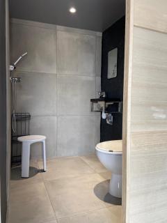 Petite maison type cabanon avec accès piscine et jacuzzi chauffés - Istres - 4