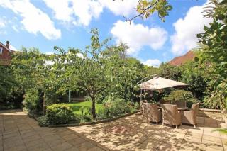 Large & Spacious 5 Bedroom, 3.5 Bathroom House - Southampton - 5
