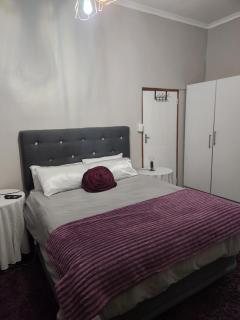 Guesthouse 71 Guest Room - 8