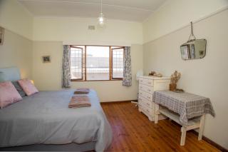Sea Breeze Stay - East London - 4