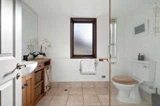 Beautifully styled central home - Queenstown - 7