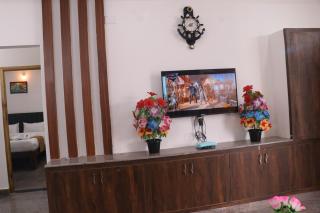 Leo Home Stay - Tirupati - 1