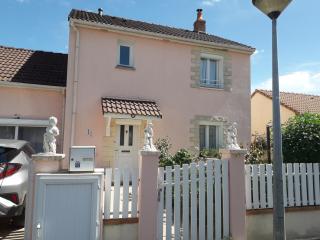 la maison rose 2 chambres avec lit pour 2 personnes et 2 salles de bains - Nevers - 5