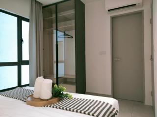 DK 2BR 5Pax with balcony NEAR Subang Airport - Shah Alam - 3