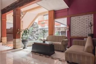 RedDoorz at Arwiga Hotel near RS Hasan Sadikin Bandung - 4