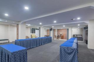 RedDoorz at Arwiga Hotel near RS Hasan Sadikin Bandung - Bandung - 6