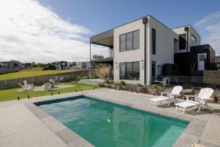 The Bay View San Remo by Ready Set Stay- BYO LINEN & TOWELS - San Remo - 0