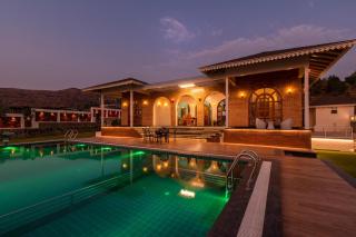 Lake Arches by StayVista - Lakeside villa with Infinity pool, Gazebo & Modern Greek interiors - Igatpuri - 8