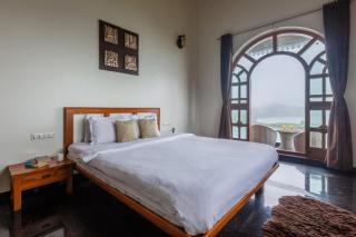 Lake Arches by StayVista - Lakeside villa with Infinity pool, Gazebo & Modern Greek interiors - Igatpuri - 3