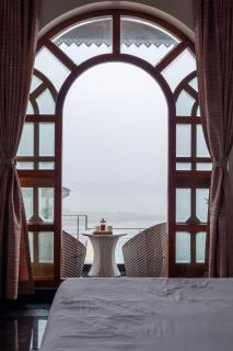 Lake Arches by StayVista - Lakeside villa with Infinity pool, Gazebo & Modern Greek interiors - Igatpuri - 1