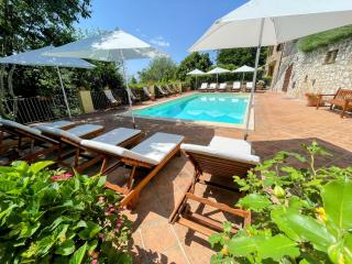 Torretta sleeps 5 with pool and exclusive gardens plus private verandah - 9