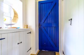 Lakeside Cottage - 9