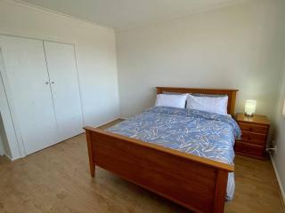 Central Apartment near Dandenong Hospital & Market - Dandenong - 6