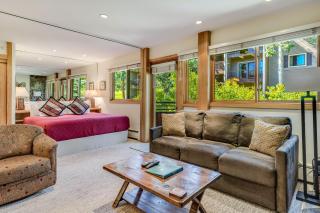 Laurelwood Condominiums 406 - 0