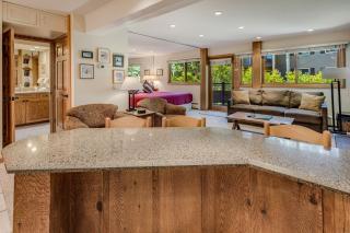 Laurelwood Condominiums 406 - 6