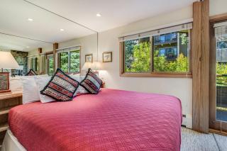 Laurelwood Condominiums 406 - 3