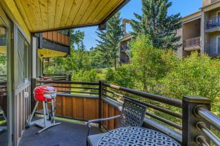 Laurelwood Condominiums 406 - 2