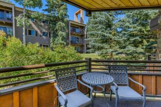 Laurelwood Condominiums 406 - 1