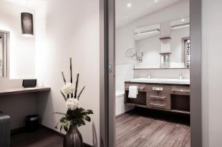 Nuhr Medical - Hotel & Restaurant - Ab 2 Nächten vom 23 Oktober bis 26 Oktober, kostenlose Rückenmassage, Sauna & Pool steht Ihnen täglich von 7 Uhr bis 20 Uhr zur Verfügung Kostenloser Late Check-Out - 2