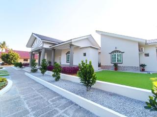 Villa Dracaena Melaka With Swimming Pool, Hill View and 20 minutes to Town - Malacca - 2