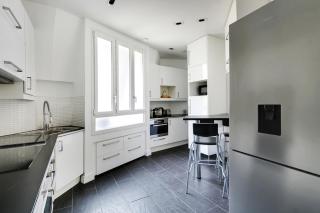 Pick A Flat's Apartment in Montaigne - Cour Albert 1er - Paris - 1