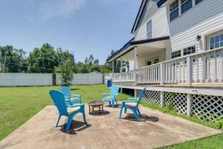 Spacious Yard, Games and Fire Pit Grove Home Rental - Grove - 8
