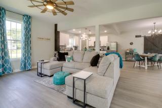 Spacious Yard, Games and Fire Pit Grove Home Rental - Grove - 7