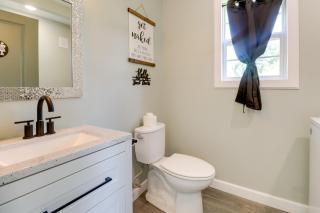 Spacious Yard, Games and Fire Pit Grove Home Rental - Grove - 1