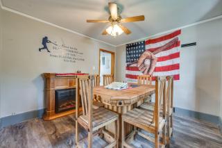 Cozy Iowa Getaway with Patio and Fenced-In Yard! - Dyersville - 4