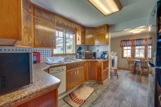 Cozy Iowa Getaway with Patio and Fenced-In Yard! - Dyersville - 1