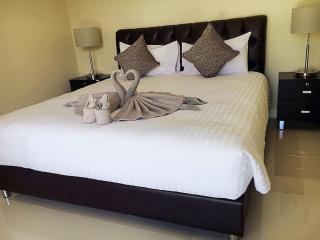 Exquisite 3BR Private Pool Villa: Prime Location - Kamala Beach - 8