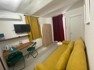 TOURISTHOUSE MONOPOLI 10 - 6