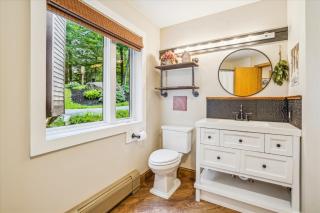 Beautifully decorated 1 Bedroom Condo, close to sports center, Highridge J10 - 1