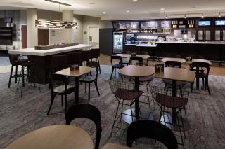 Courtyard by Marriott Miami at Dolphin Mall - 7