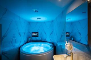 Brand New Apartment Central Location Hot Tub - 6