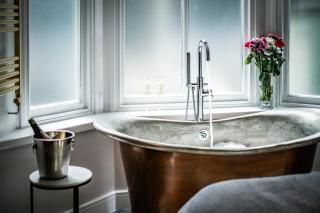 Glen Wynne Recently Renovated - FREE off-site Health Club access with Pool, Sauna, Steam Room & Gym Short 5 Minute Drive Away - 4