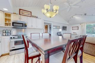 Crystal Lake Cottage - 1