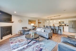 Lakefront Birchwood Condo with Pool and Hot Tub! - Birchwood - 9