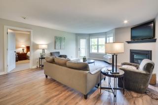 Lakefront Birchwood Condo with Pool and Hot Tub! - Birchwood - 6