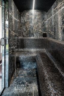 Backyard Jacuzzi House - 3