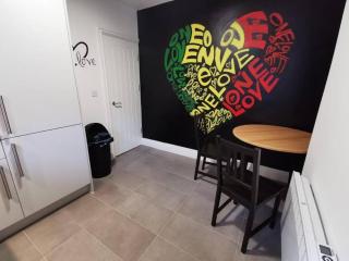 The Bob Marley 'One Love' Apartment, Relaxed Vibes - Liverpool - 9