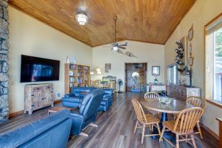Lakefront Bliss Coeur dAlene Cabin with Dock! - Coeur d'Alene - 6
