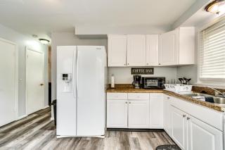 4 Mi to Dtwn Rochester Charming Apt with Patio! - Rochester - 9