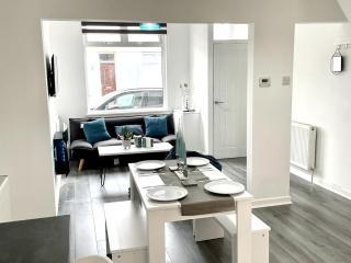 Modern House Liverpool - 6