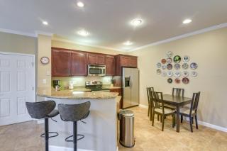 Walk to Beach and Seawall Condo in Galveston! - Galveston - 3