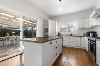 Sampson Cottage - Historic Charm - Orange - 8