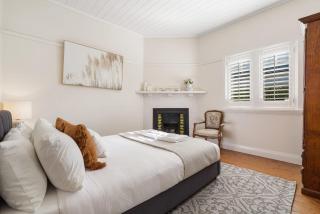 Sampson Cottage - Historic Charm - Orange - 9