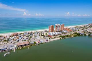 Beachside Retreat W Heated Pool - St Pete Beach - 9