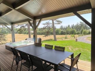 Lodge de luxe avec bain à remous, salle de sport, piscine, et options spa et golf - FR-1-582-381 - 5