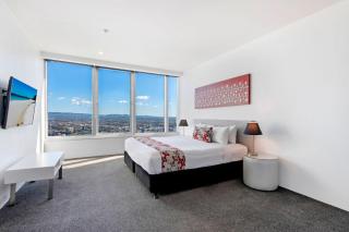 Stunning 2 Bedroom Ocean Views Apartment - CoastHM - Gold Coast - 6